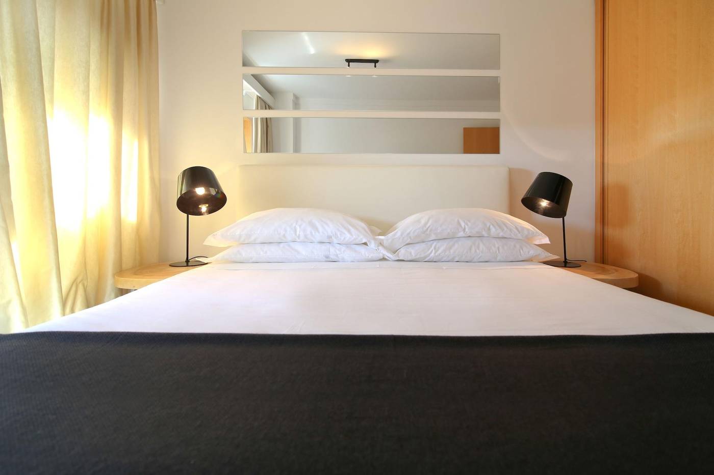 Panoramic-Living-Room-16