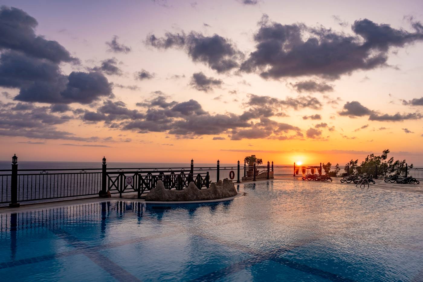 Utopia World Hotel