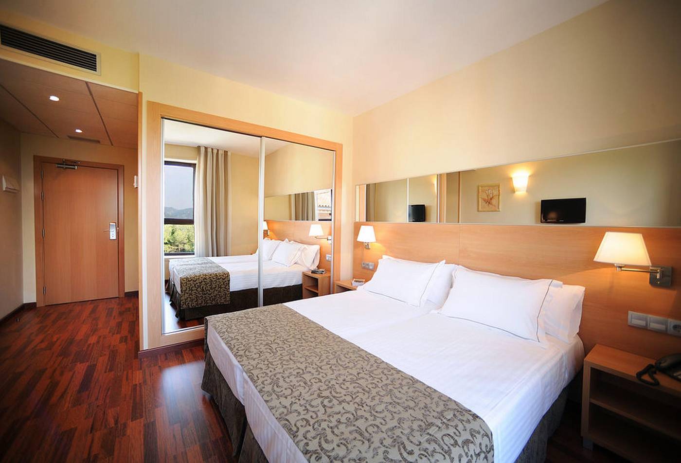 Desitges-Room-24
