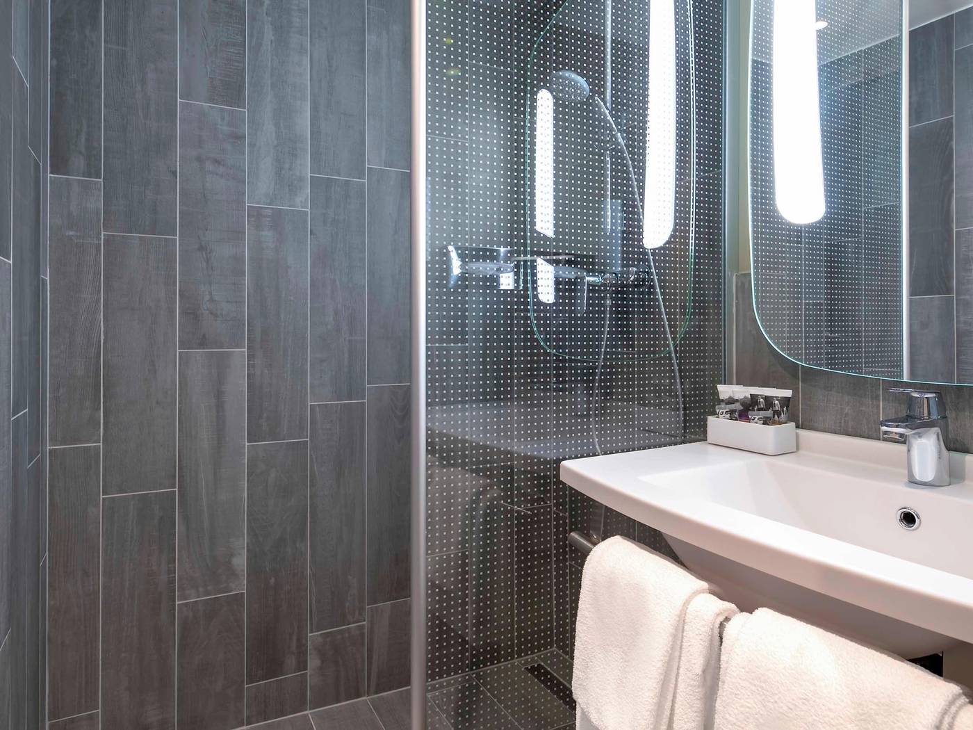 Ibis-Budapest-Castle-Hill-Room-29