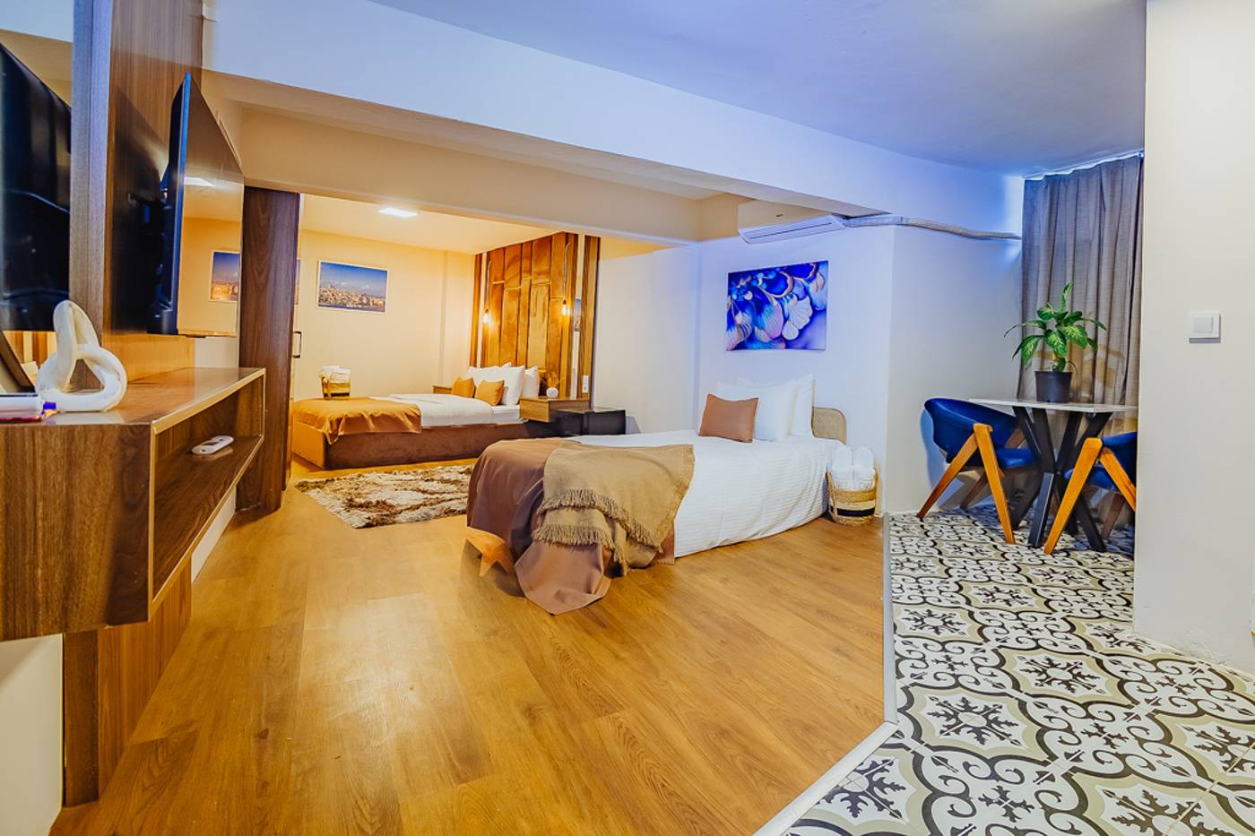 Ali-Khan-Hotel-Room-2