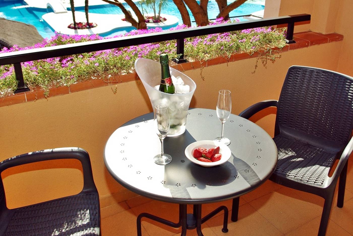 La-Costa-Hotel-Golf---Beach-Resort-Terrace-65