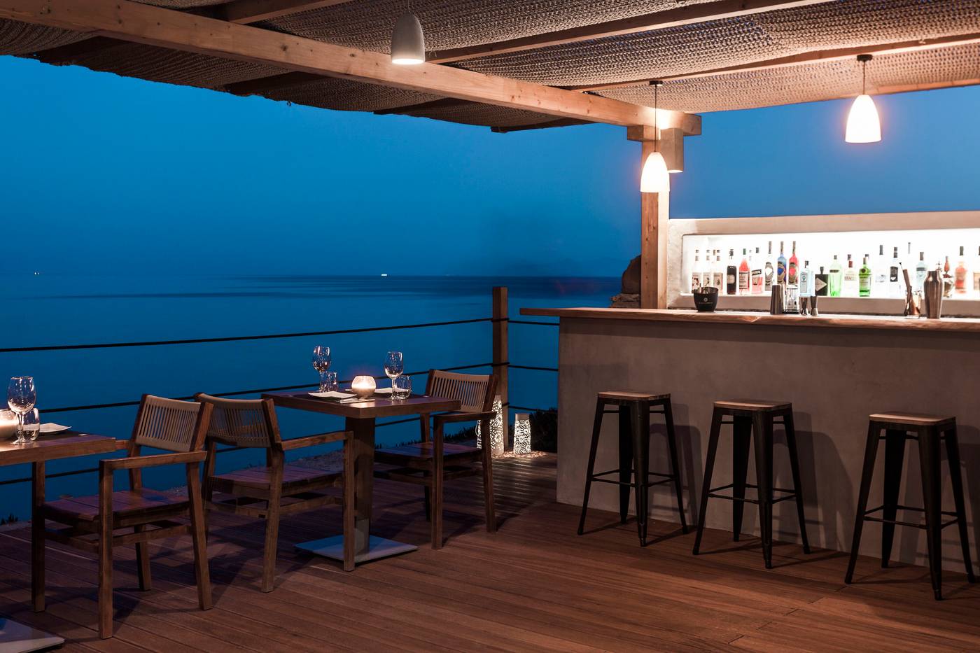 Casa-Del-Mar-Mykonos-Seaside-Resort-Bar-9