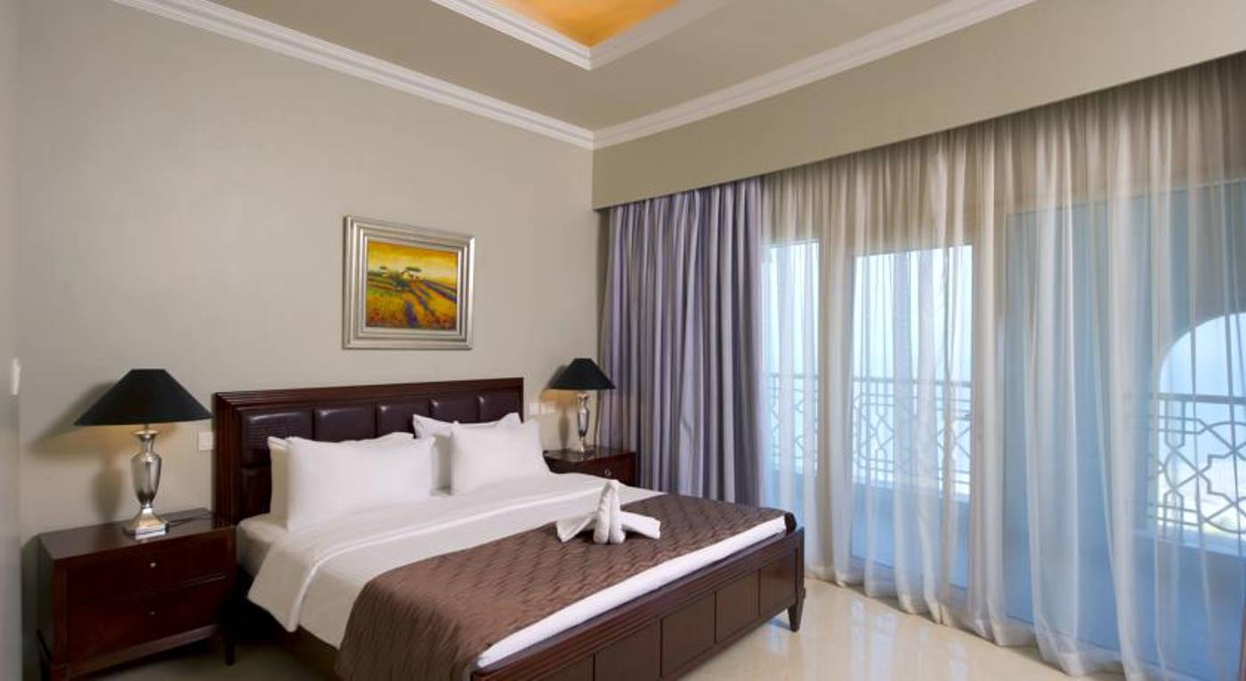 Al-Hamra-Village-Golf-Resort-Room-15