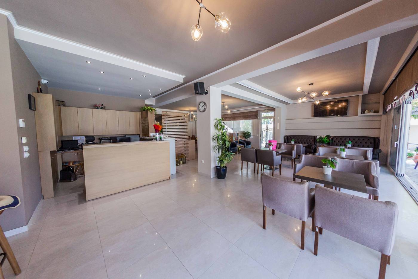 Sarantis-Hotel-Lobby-26