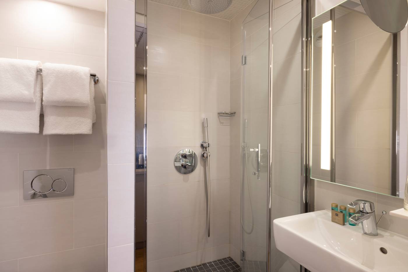 Hotel-Theoreme-Room-25