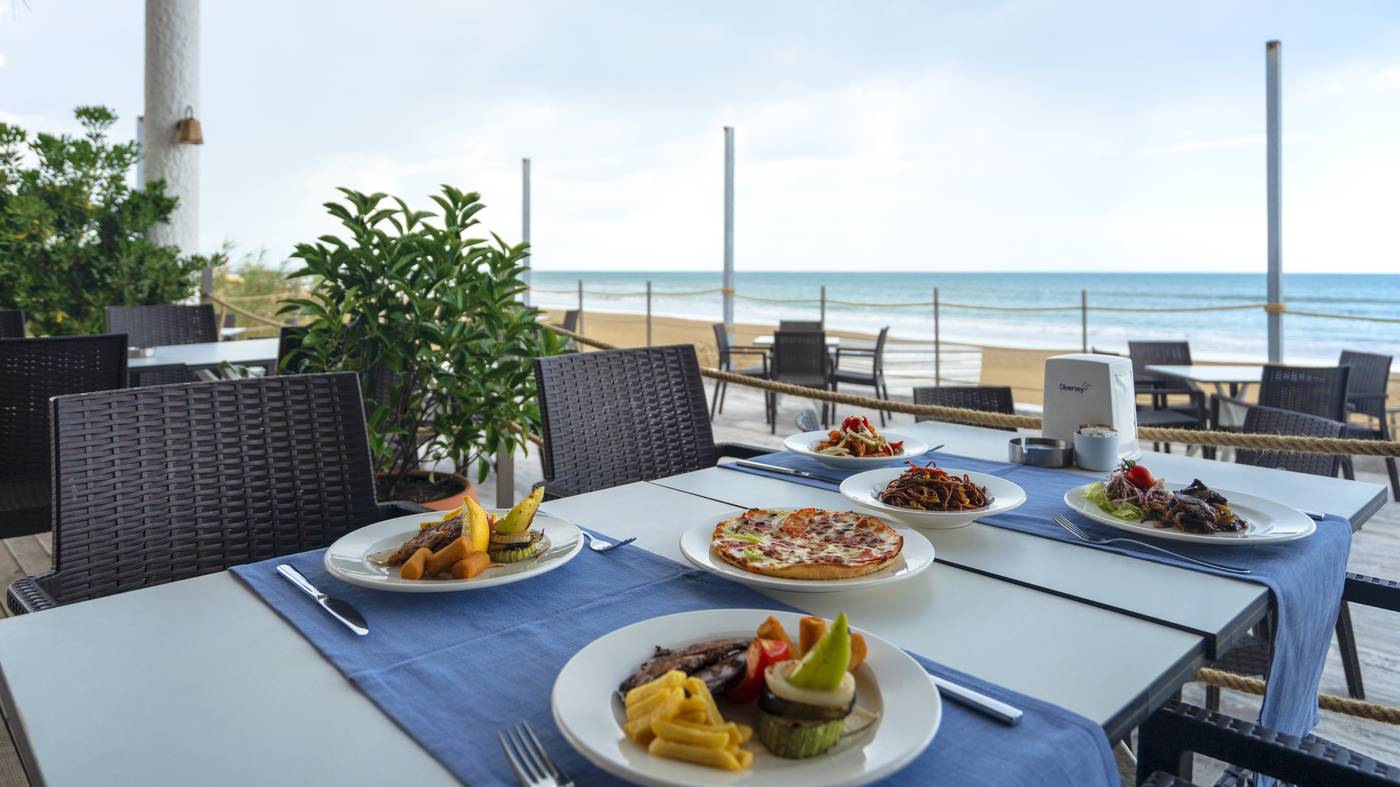 Side-Crown-Sunshine-Beach-67