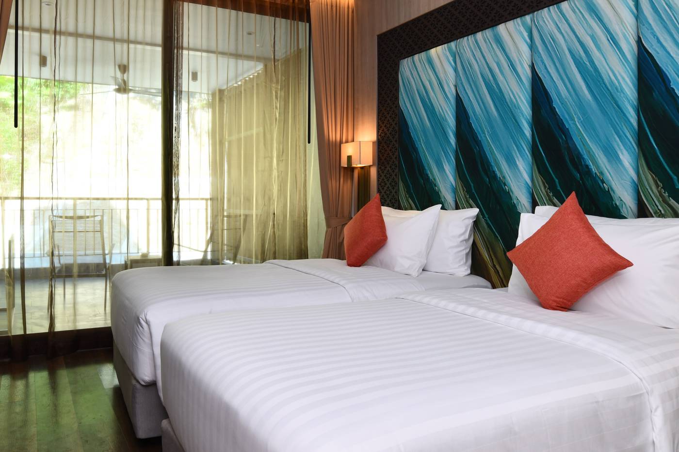 SKYVIEW-Resort-Phuket-Patong-Beach-Room-10