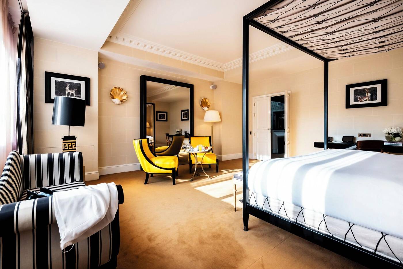 Hotel-de-Berri-Champs-Elysees--a-Luxury-Collection-Hotel--Paris-Room-6