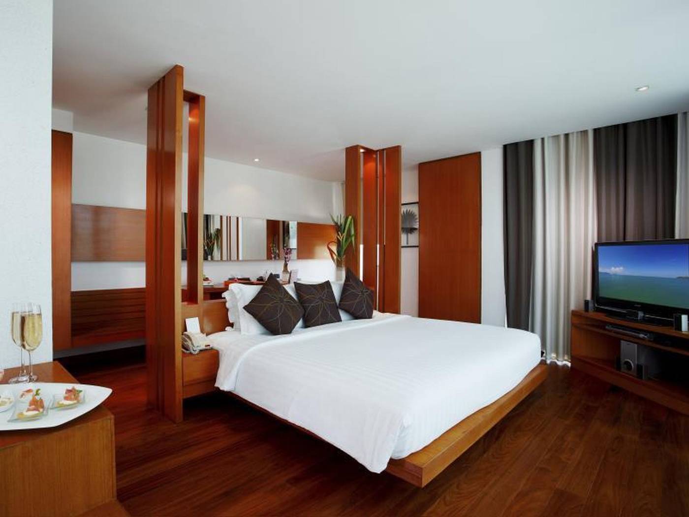 La-Flora-Resort-and-Spa-Patong-Room-26