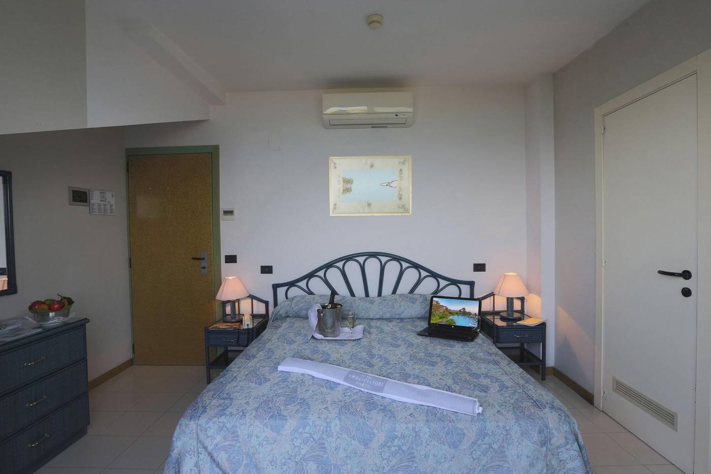 Hotel-Ambasciatori-Room-15