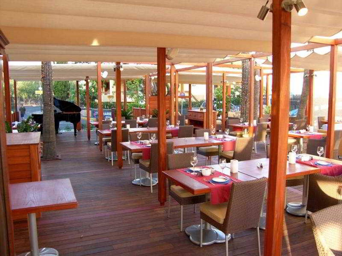 Apartahotel-Folias-Restaurant-16