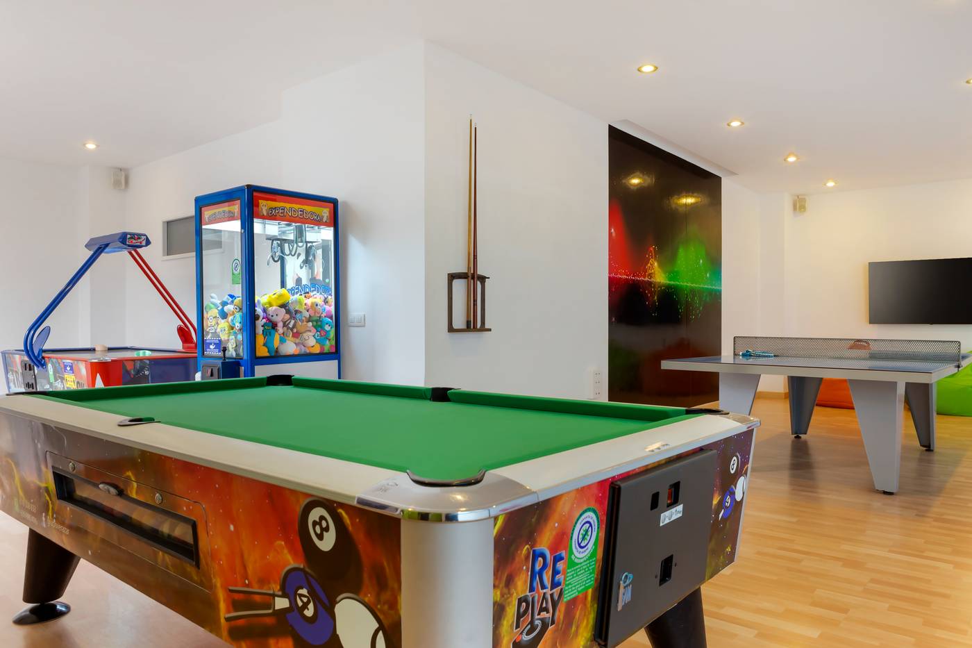 Royal-Sunset-Beach-Club-Sports-and-Entertainment-31