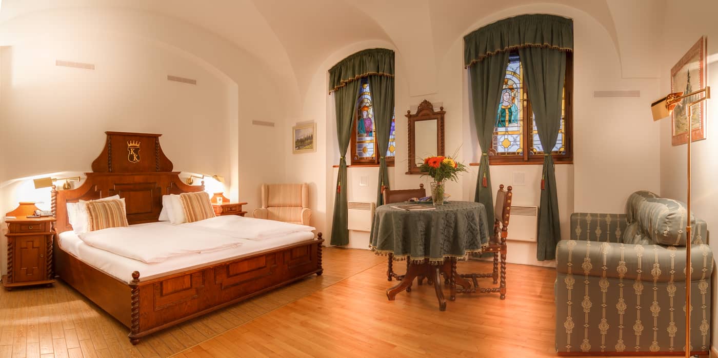 The-King-Charles-Room-14