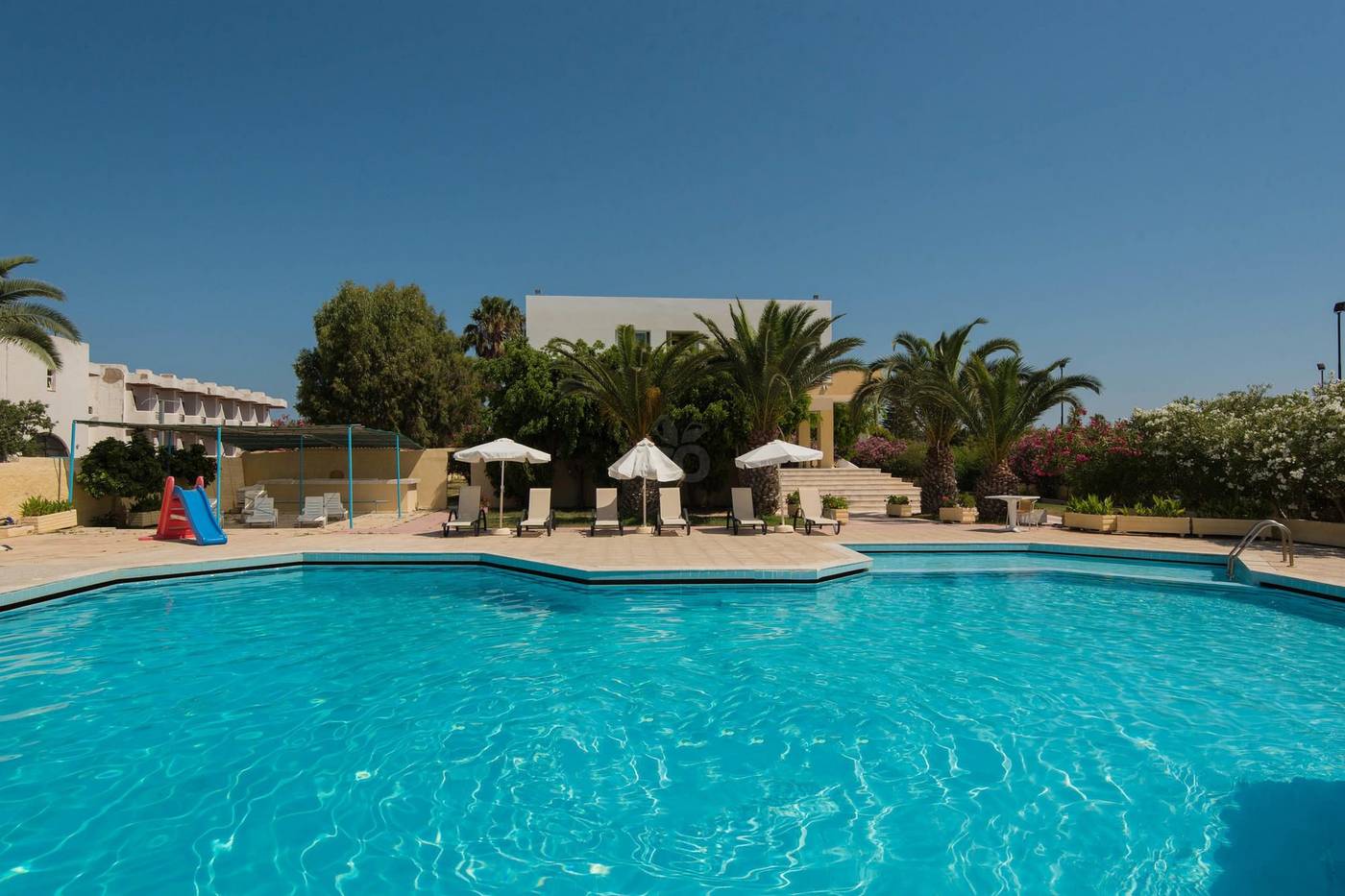 Leonidas-Hotel-And-Studios-Pool-2