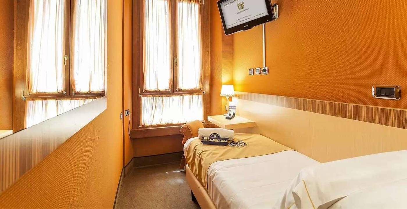 Hotel-Manfredi-Suite-In-Rome-Room-45