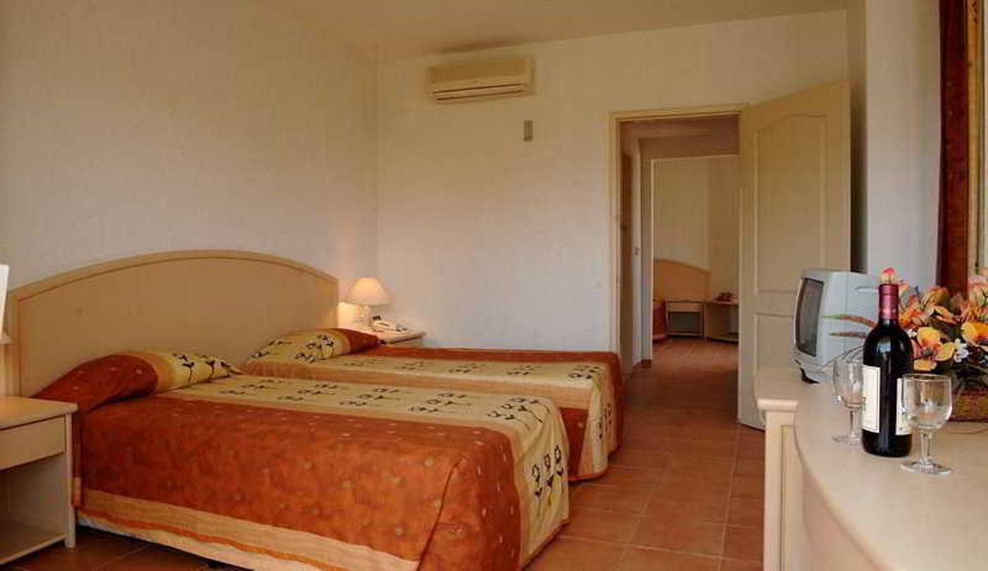 Aska-Just-In-Beach-Room-15