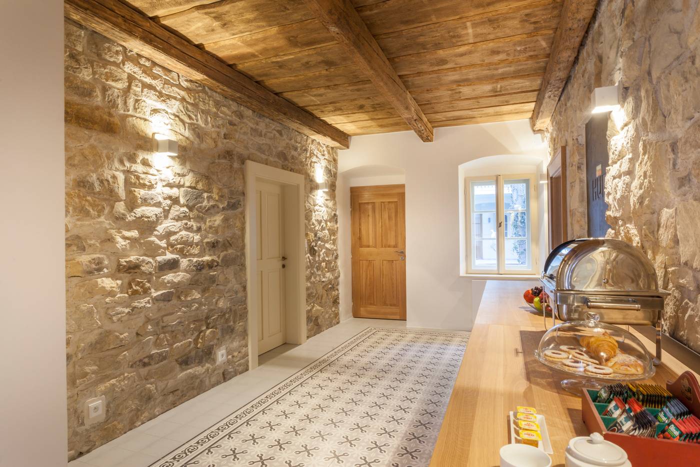 Hotel-at-The-White-Lily-Restaurant-7