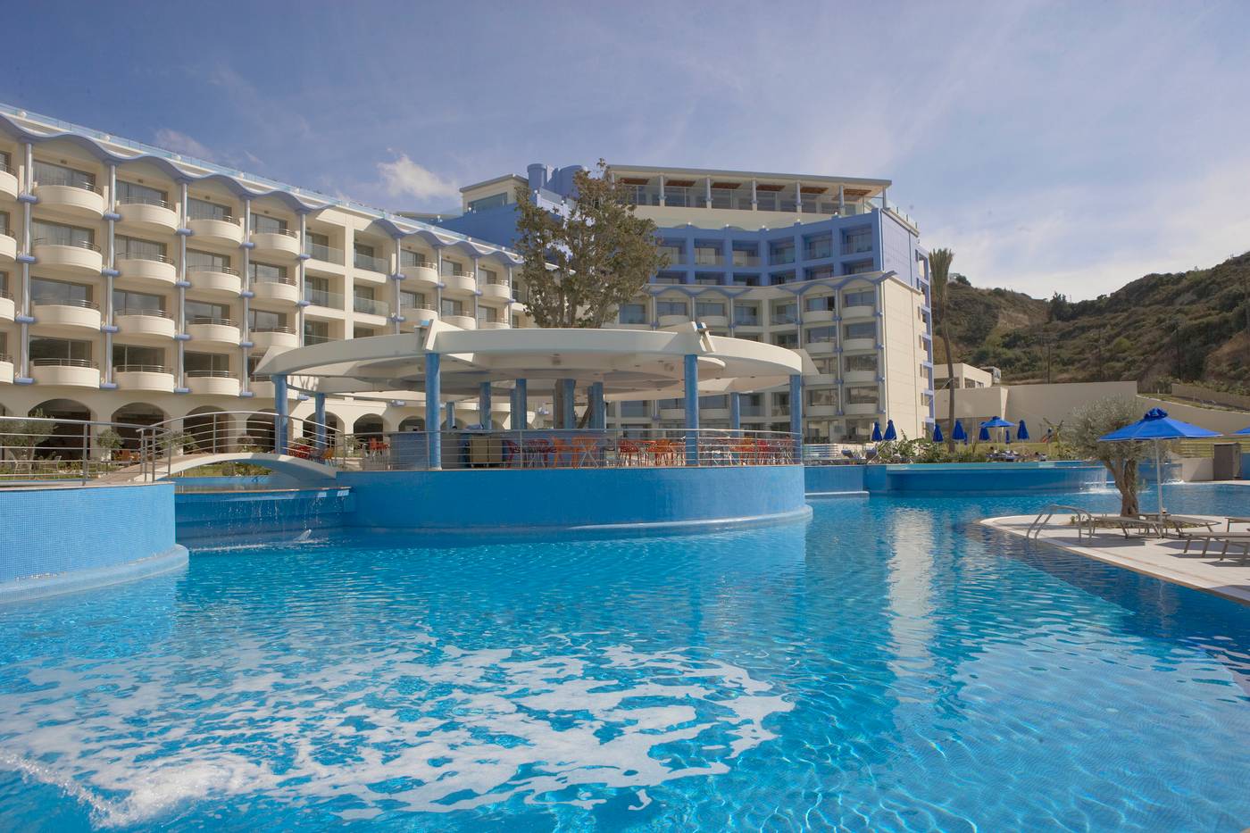 Atrium-Platinum-Luxury-Resort---Spa-Bar-3