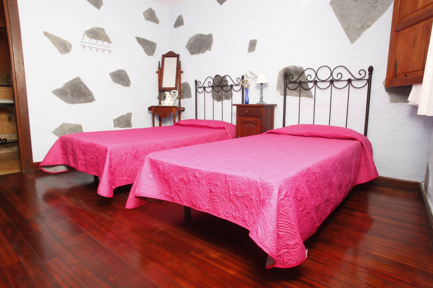 Fonda-Central-Hotel-Room-9