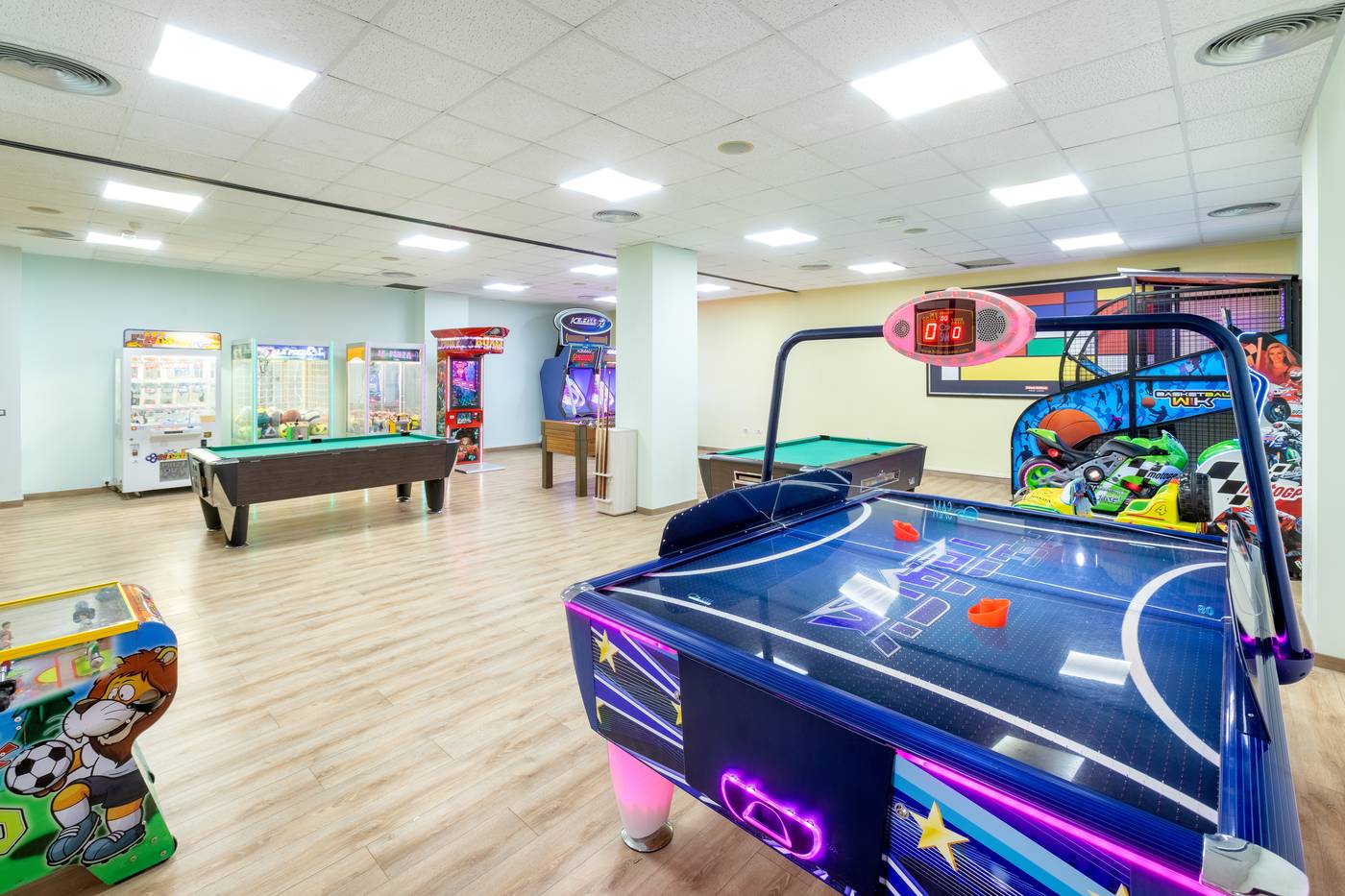 Alexandre-Hotel-La-Siesta-Sports-and-Entertainment-44