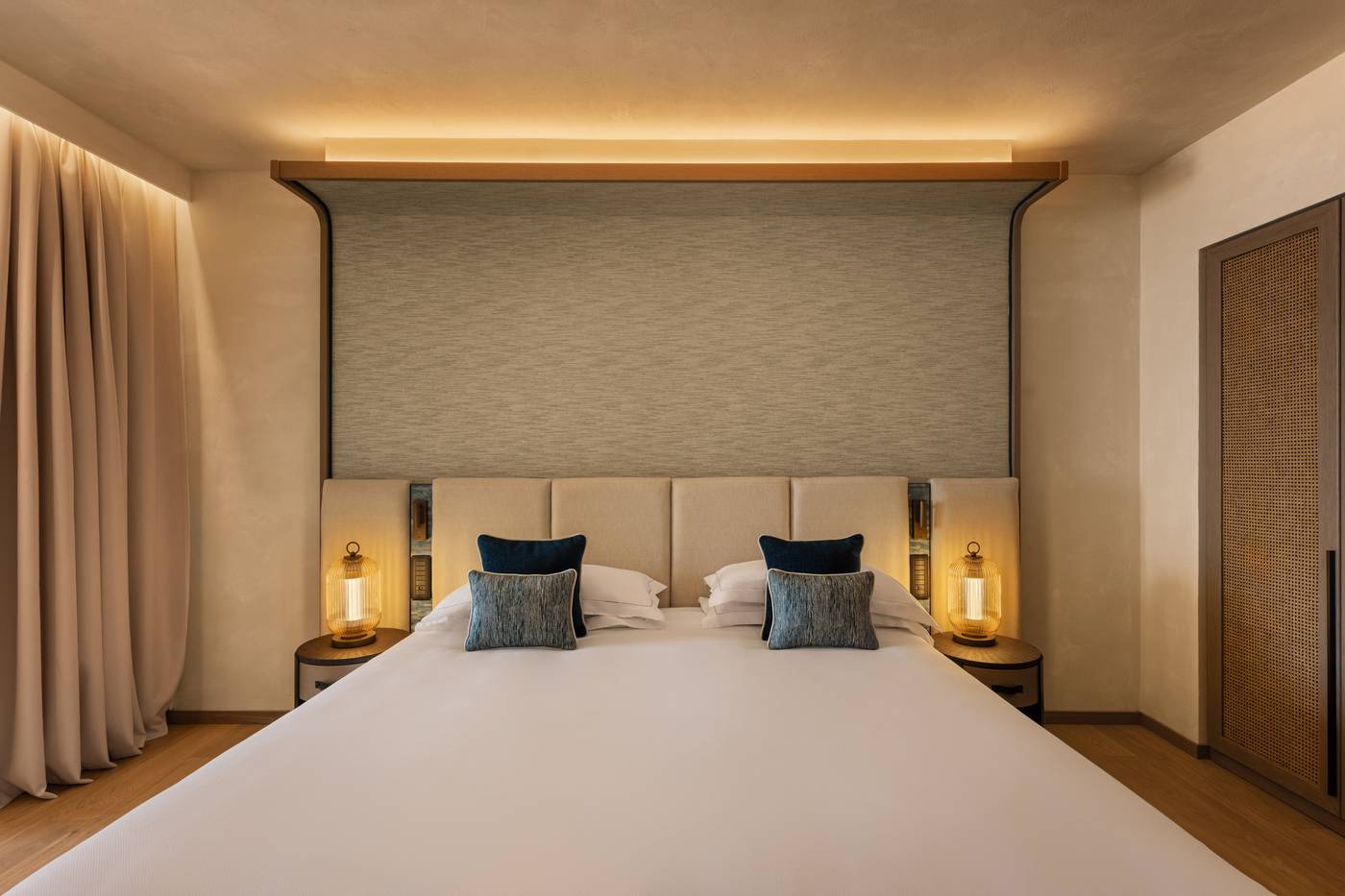 Mazzaro-Sea-Palace-Room-16