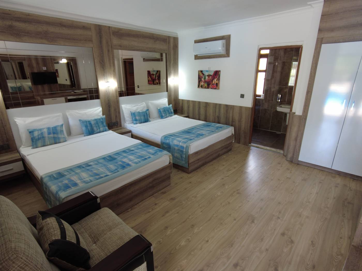 Oscar-Boutique-Hotel-Room-32