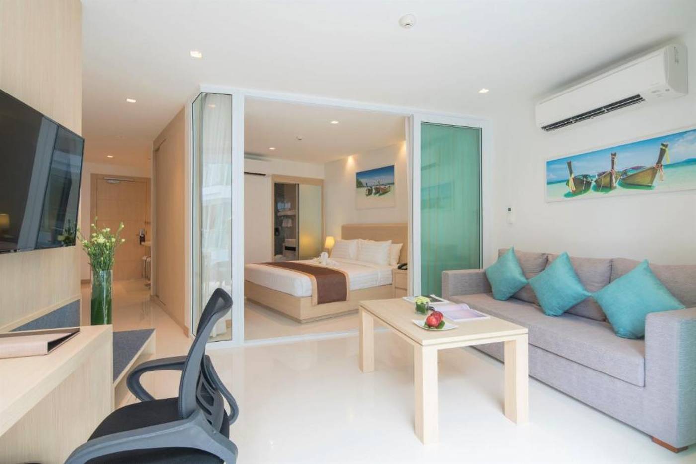 The-Beachfront-Hotel-Phuket-Room-25