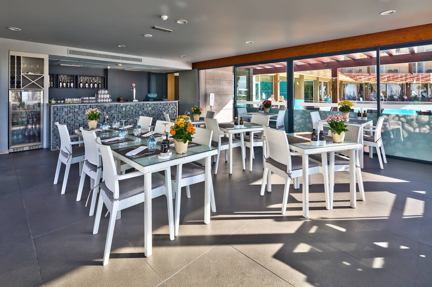 The-Views-Oasis-Bar-30