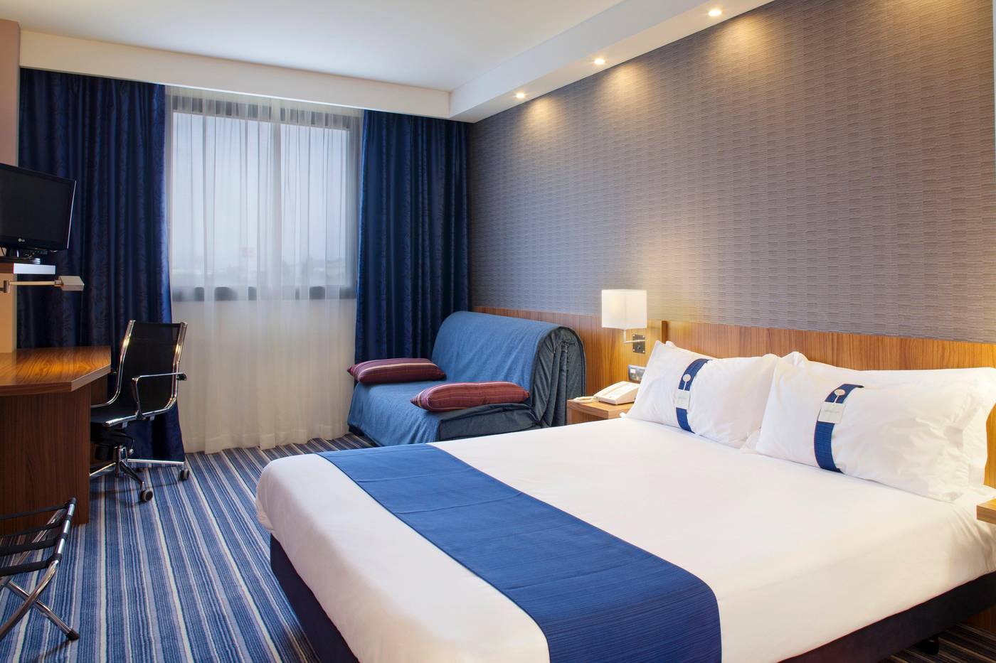 Holiday-Inn-Express-Campo-de-Gibraltar-Barrios-Room-3