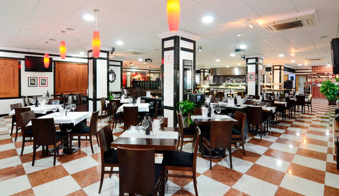 Apartamentos-Nuria-Sol-Restaurant-33