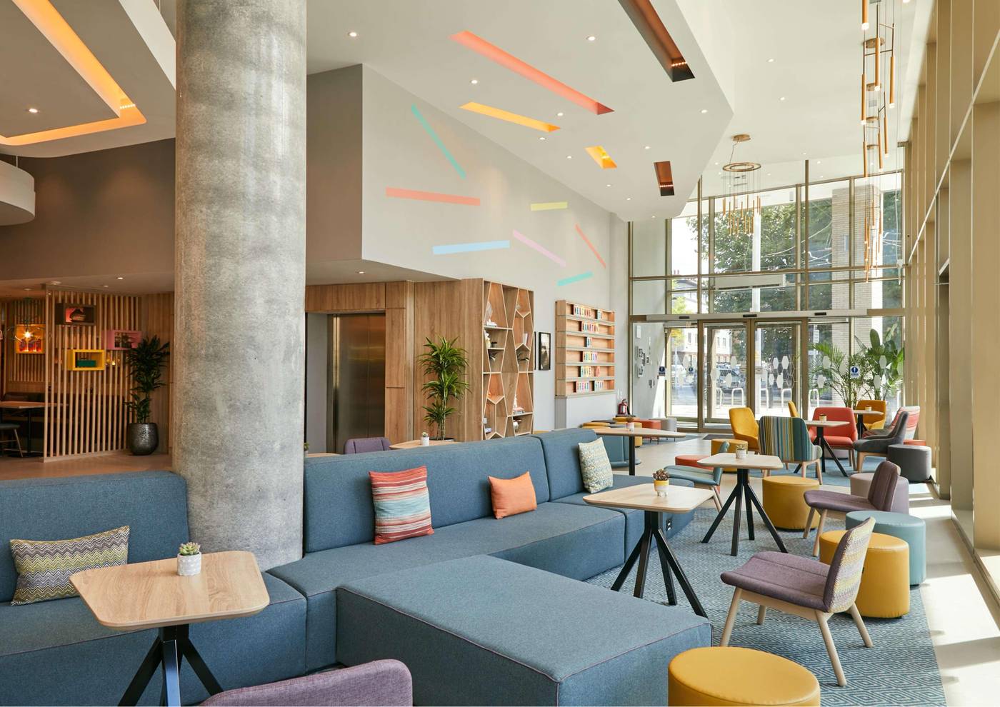 Hampton-by-Hilton-Dublin-City-Centre-Lobby-12