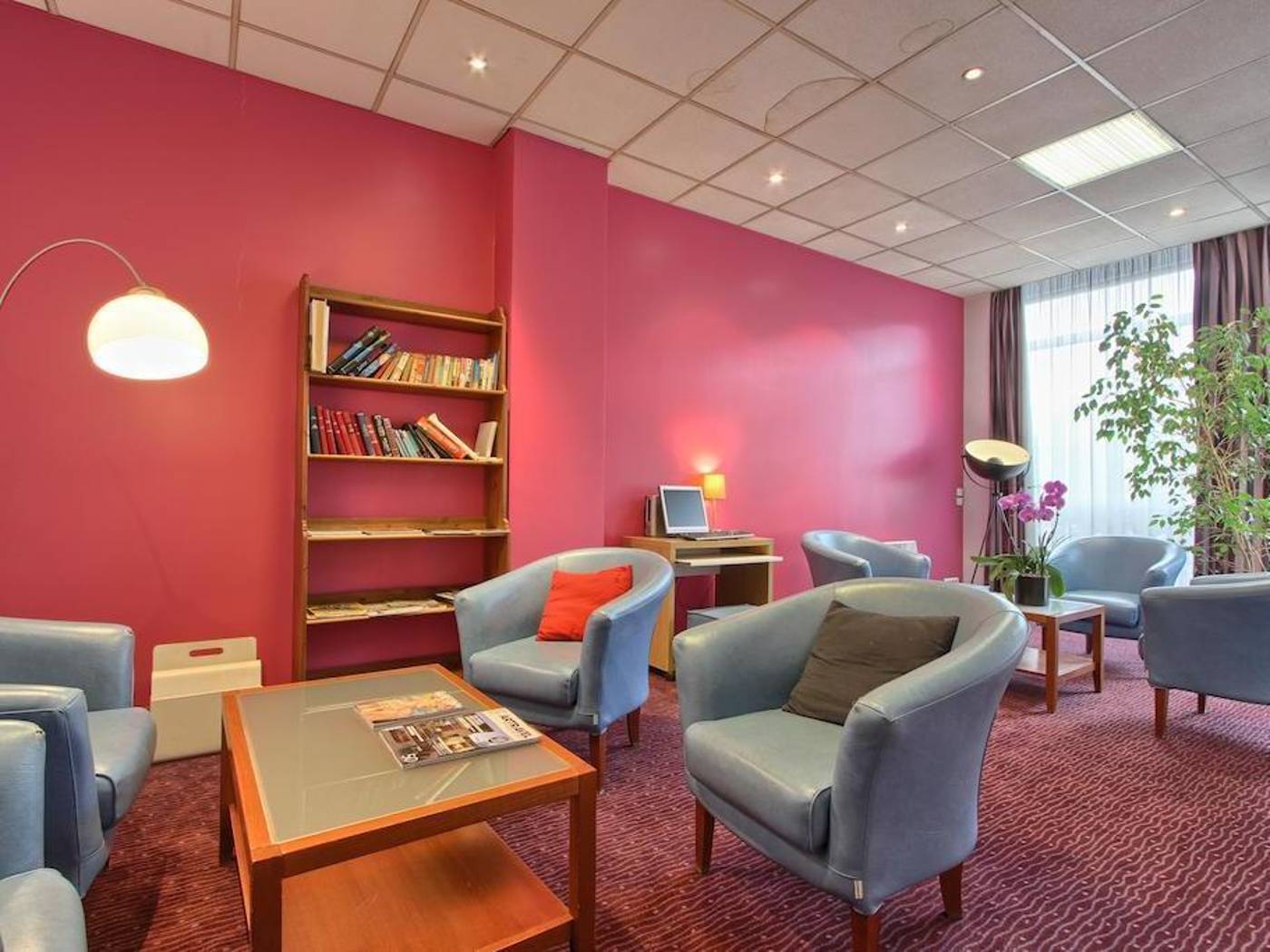 At-Gare-du-Nord-Lobby-3