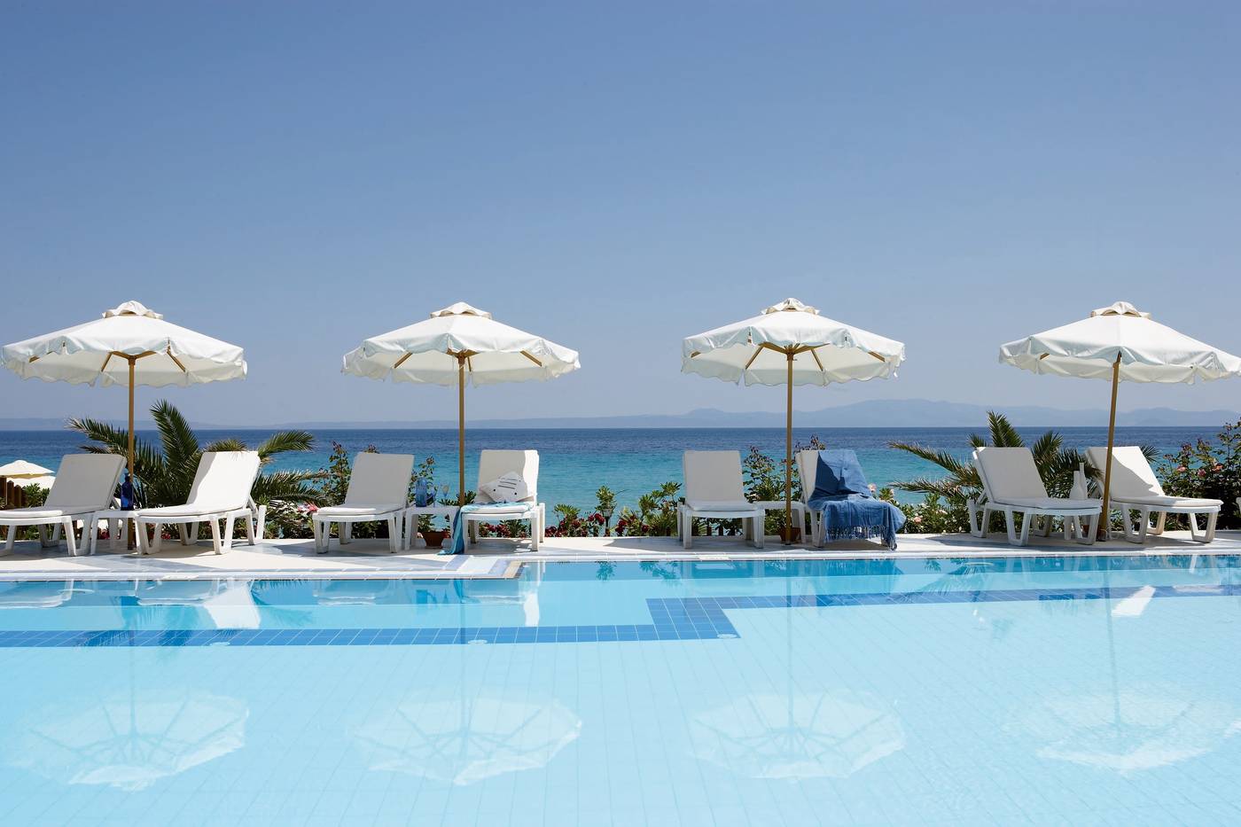 Aegean-Melathron-Thalasso-Spa-Hotel-Pool-82