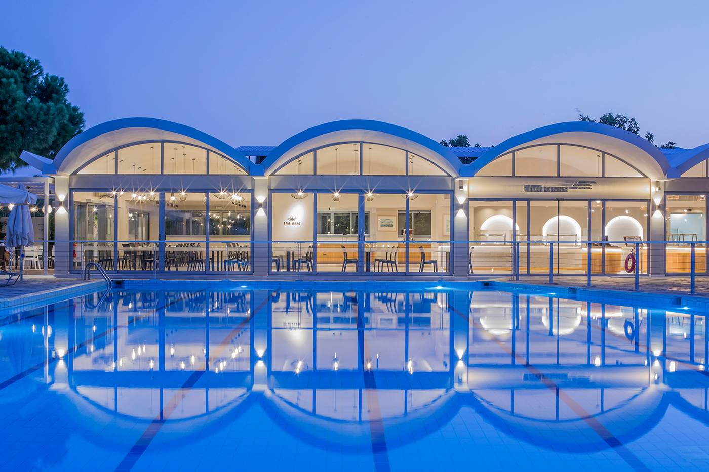 Golden-Coast-Hotel-and-Bungalows-Restaurant-73