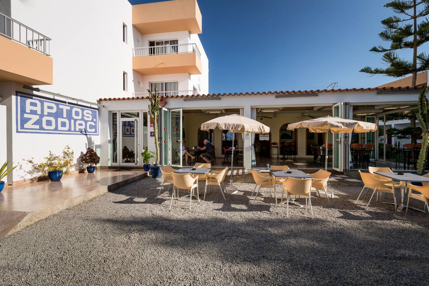 Zodiac-Apartamentos-Lobby-10