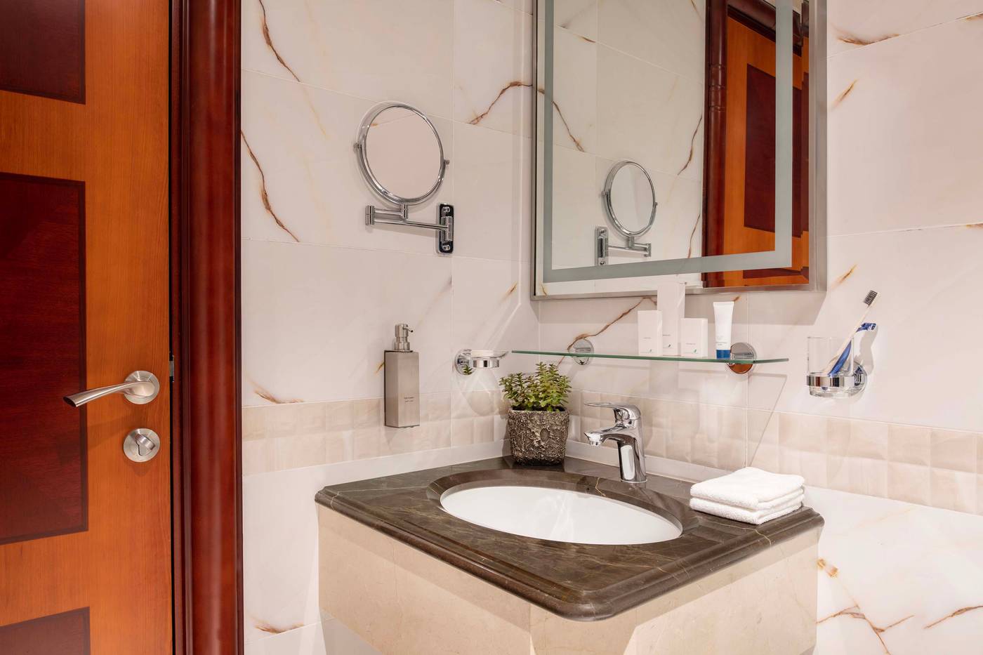 Somerset-Al-Mansora-Doha-Room-30