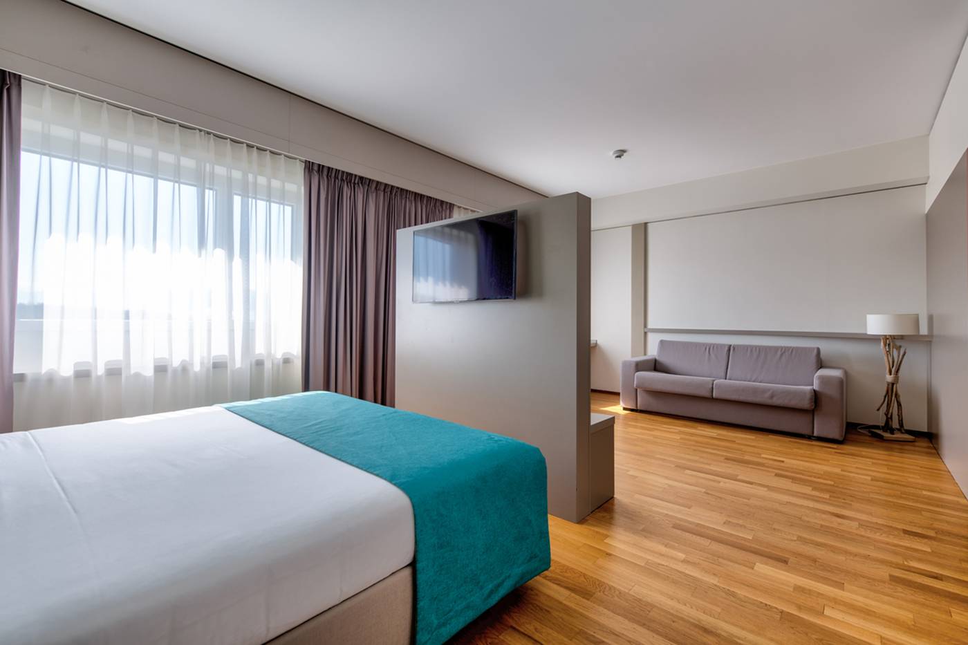Aquatis Hotel-Switzerland-Lausanne-Room-7