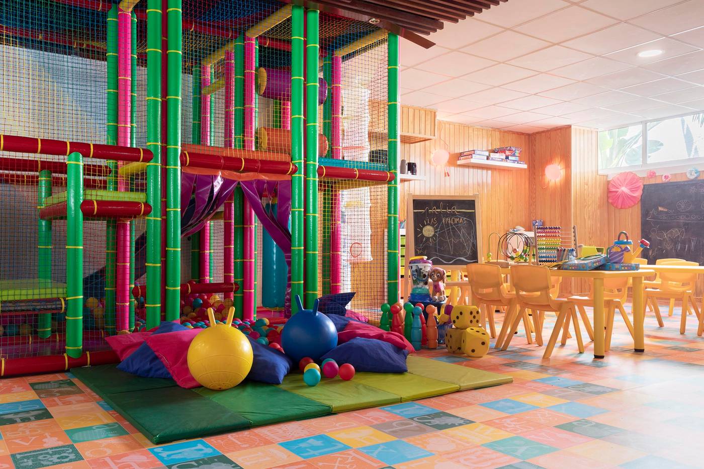 Hotel-Palia-Las-Palomas-Sports-and-Entertainment-53