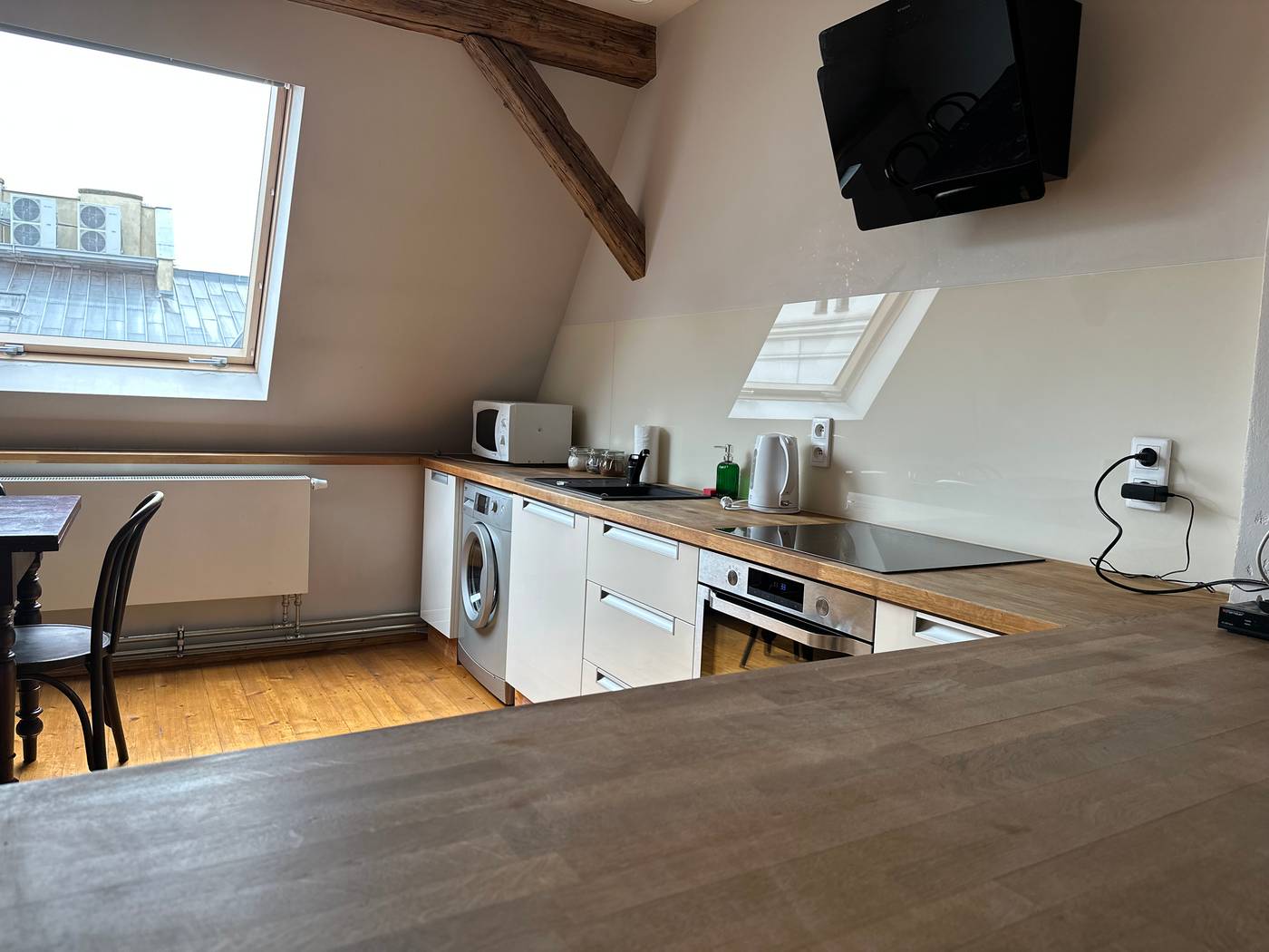 The-Spiski-Palace-Apartments-Room-6