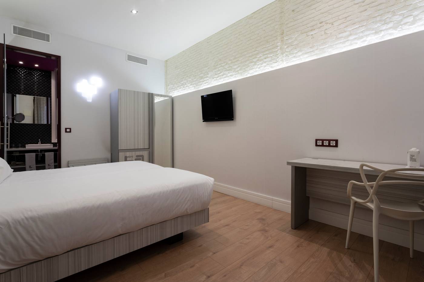 Petit-Palace-Lealtad-Plaza-Room-35