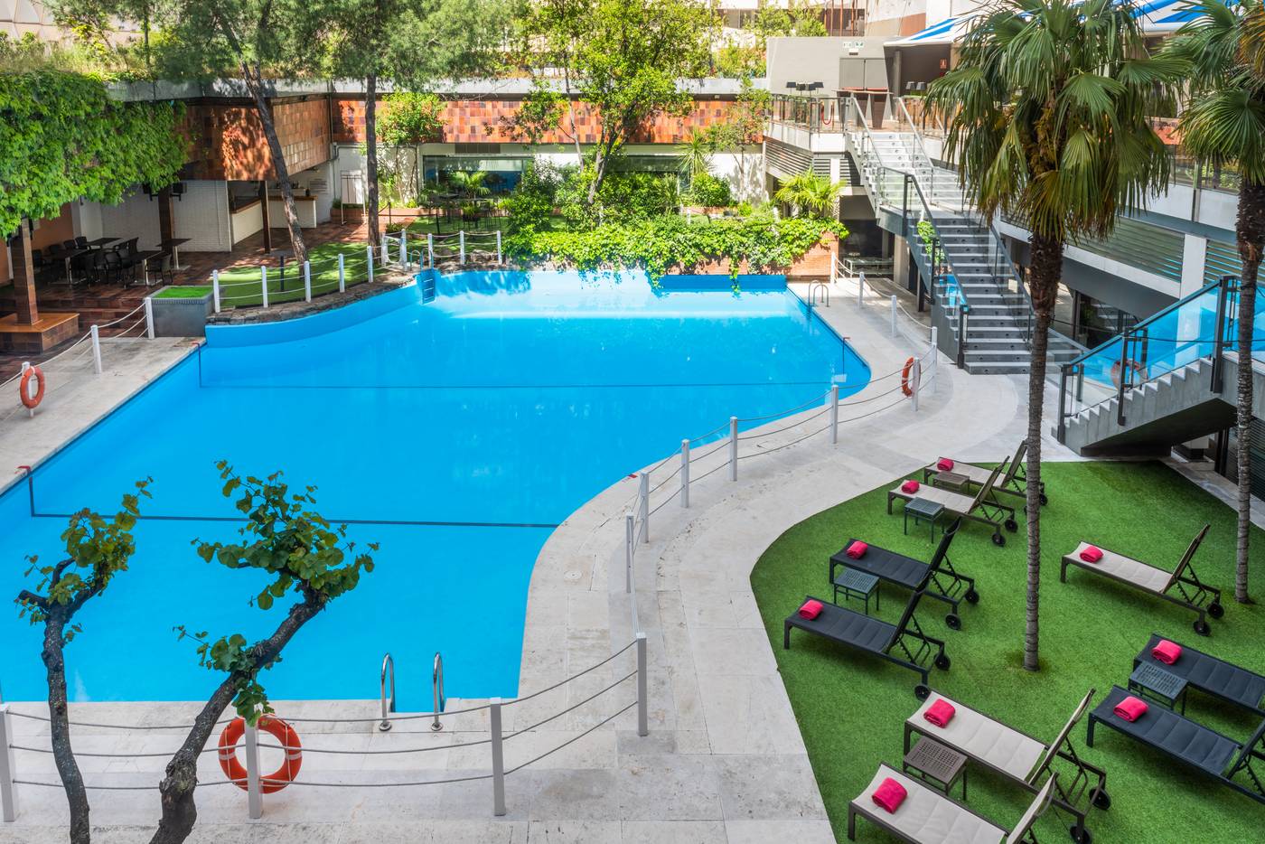 Melia-Castilla-Pool-81