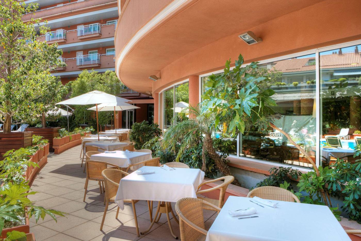Sunway-Playa-Golf-Sitges-Restaurant-5