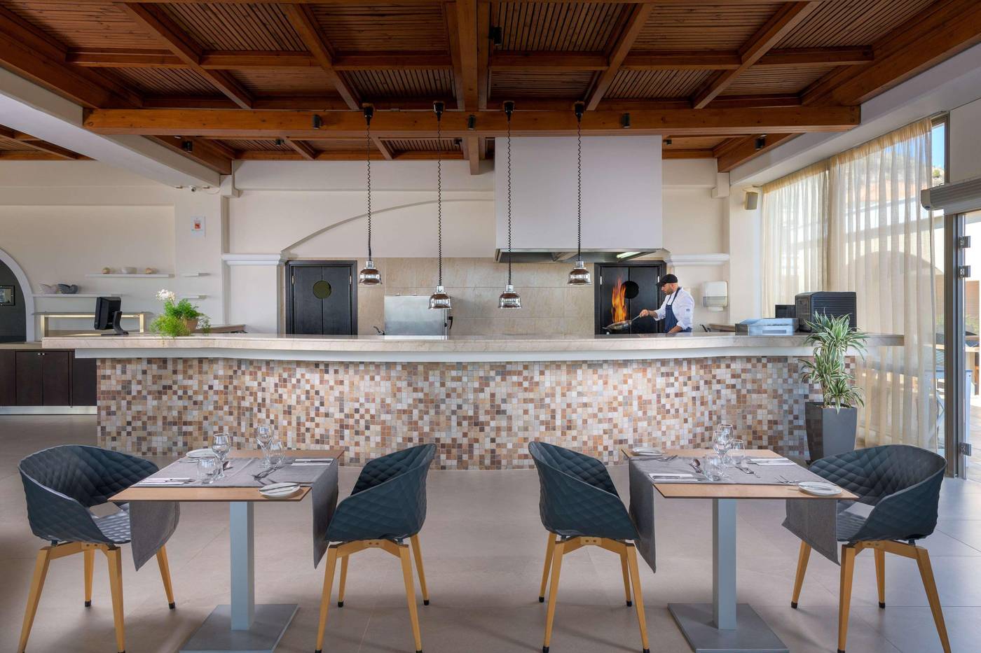 La-Marquise-Luxury-Resort-Complex-Restaurant-52