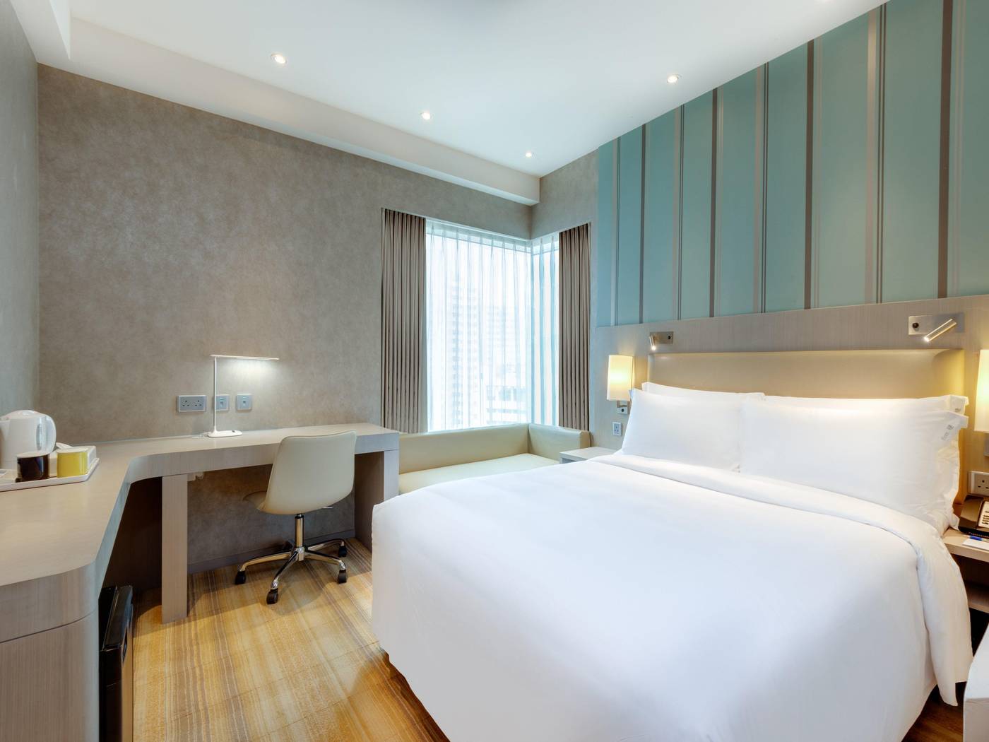 Holiday-Inn-Express-Hong-Kong-Mongkok-Room-7