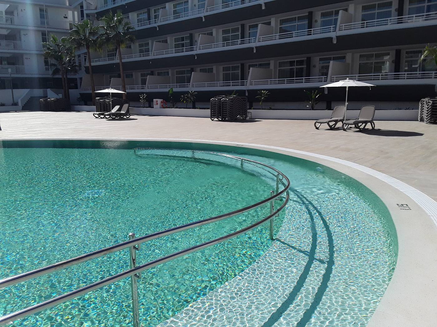 Gara-Suites-Pool-4