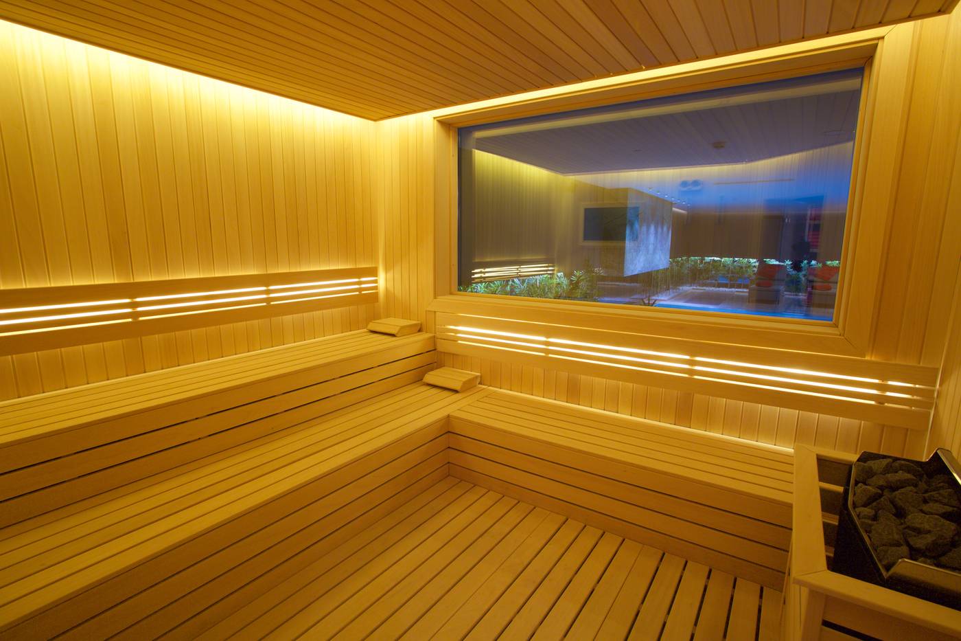 Dosso-Dossi-Hotels-Downtown-Sports-and-Entertainment-43