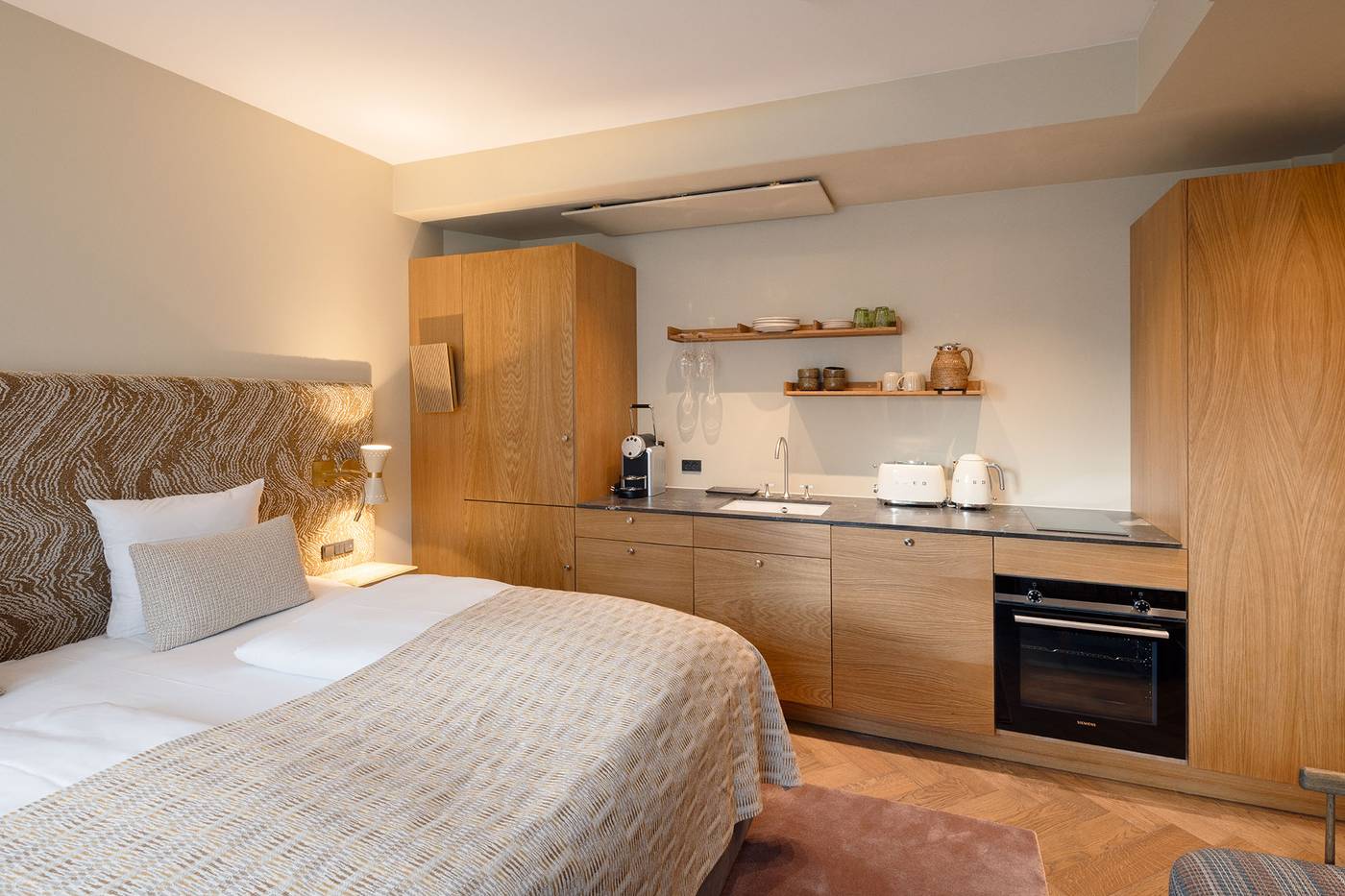 Hypernym-Luxury-Apartments-Room-2