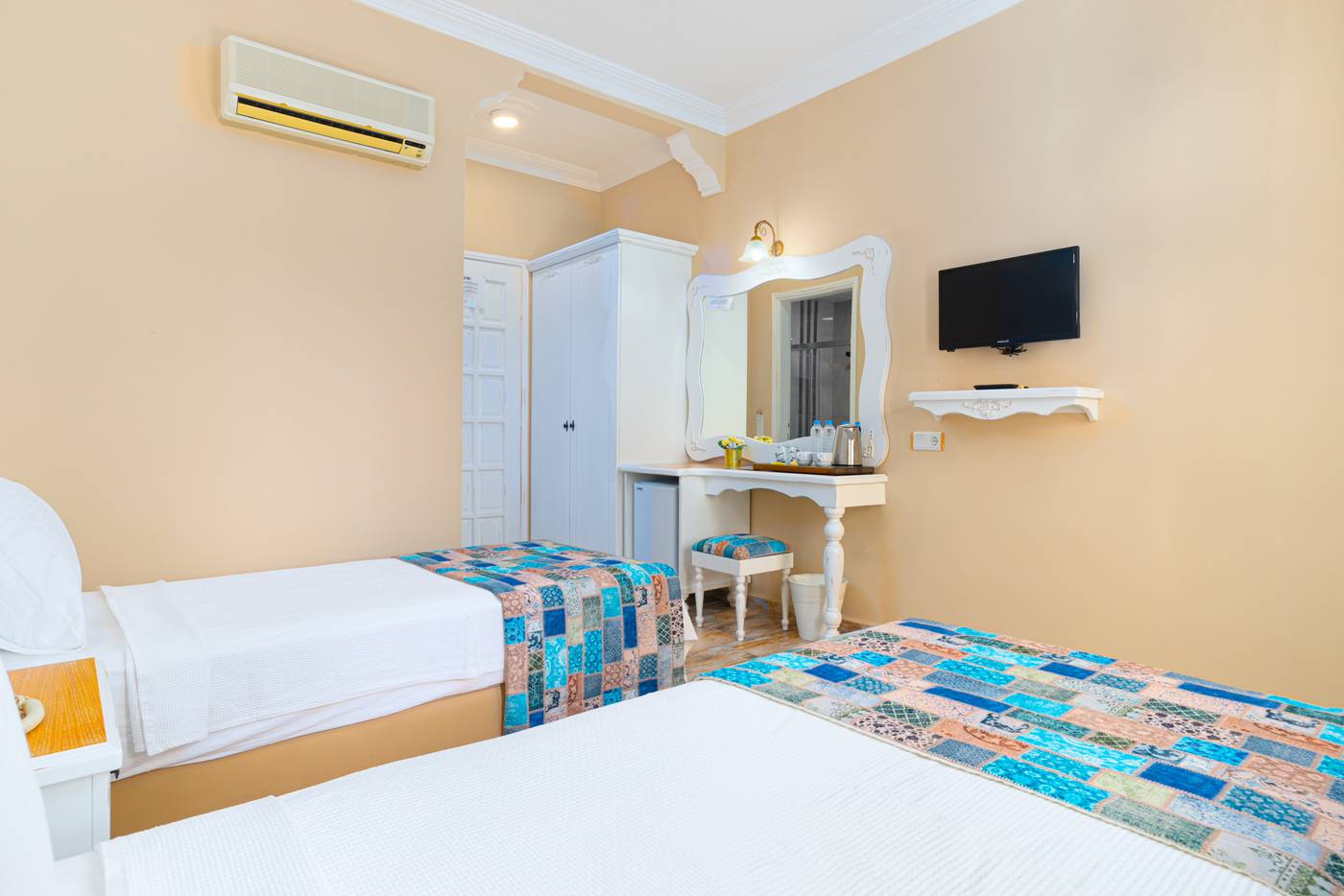 Hotel-Karbel-Sun-Room-36