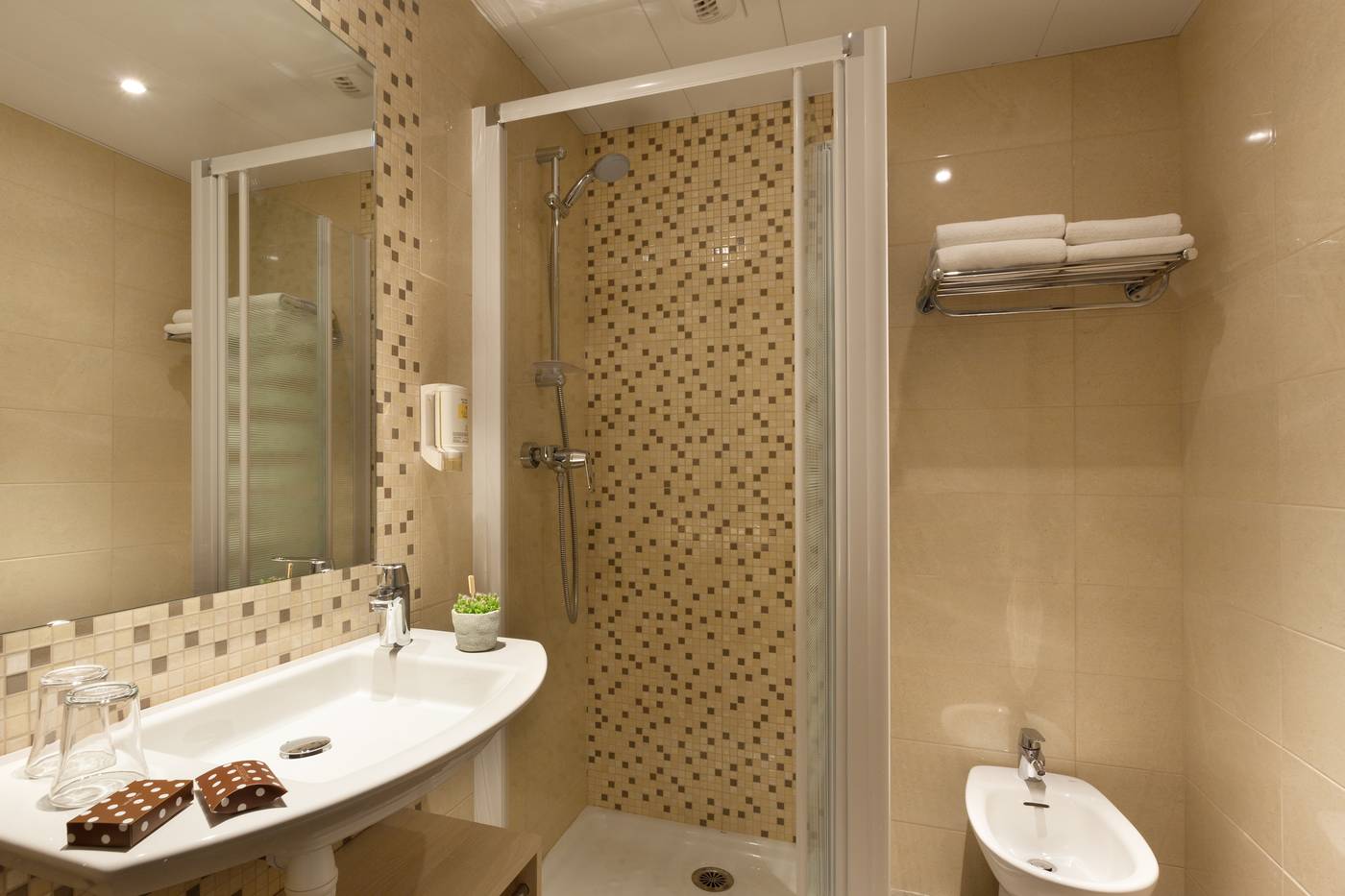 Roissy-France-LOURDES-Room-4